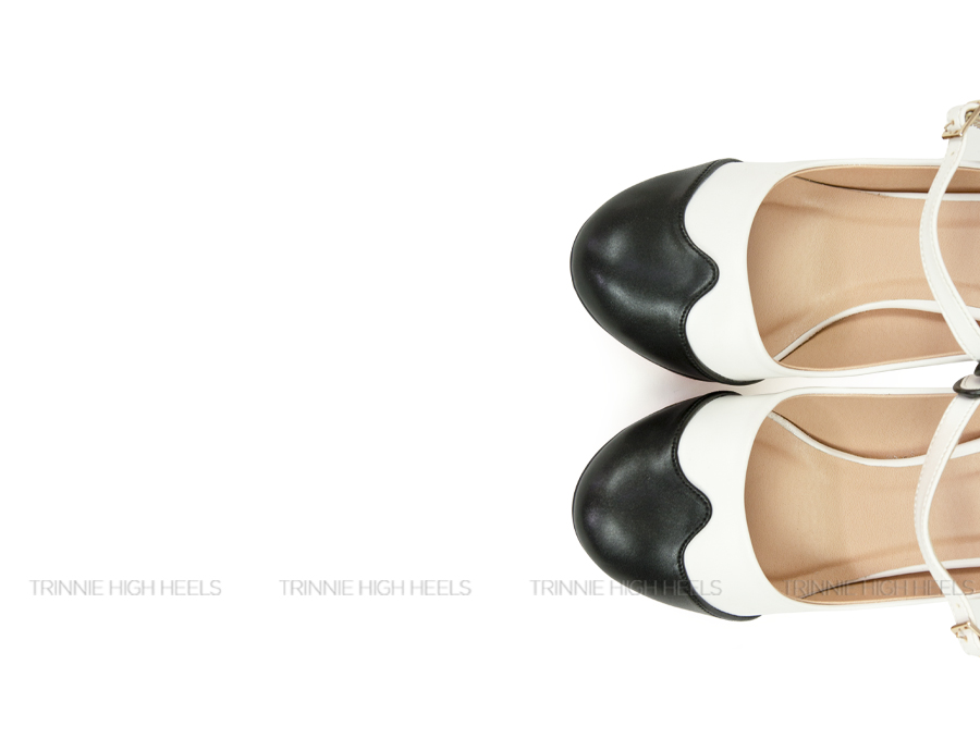 Souvenir sandals bít mũi tròn trắng đen